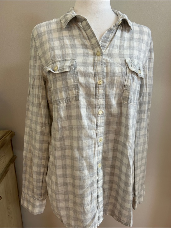 Old Navy Tops - Old Navy Plaid Button-Up in Grey and White plaid